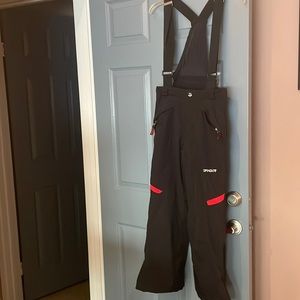 Spyder ski overalls in great condition (worn 3 times). Perfect for snow.